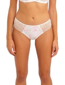 Freya Daydreaming Brief